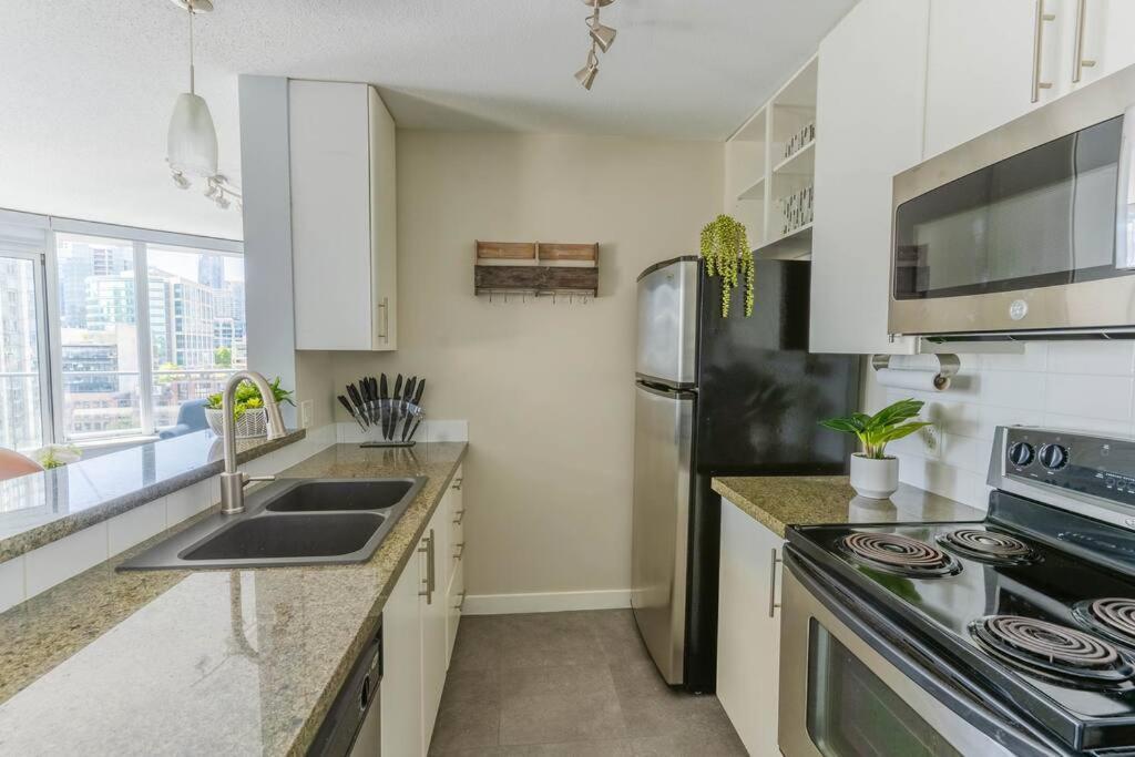 Downtown King Suite-Surround Views-Pool/Gym/Parkng Vancouver Exterior foto